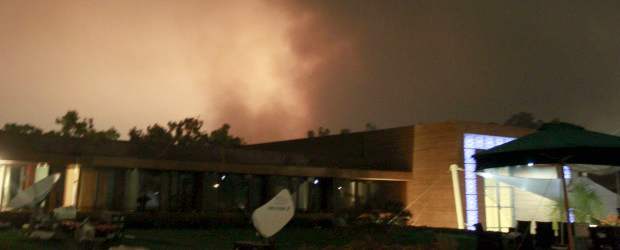 La Otan lanzó este martes su bombardeo más intenso sobre Trípoli | Reuters | Los ataques de la Otan golpearon rápida y sucesivamente en intervalos de media hora.