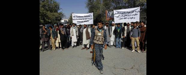 Gobierno afgano dice que asesino de Rabbani era paquistaní | Reuters | Cientos de personas se manifestaron en Kabul contra Pakistán y la supuesta interferencia en los asuntos afganos de sus servicios secretos (ISI)