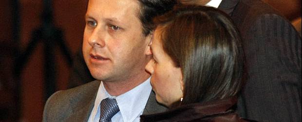 Ministro del Interior reitera que Gobierno garantizará seguridad de la familia del exministro Arias | Colprensa | El exministro Andrés Felipe Arias fue acompañado por su esposa Catalina Serrano en la audiencia de imputación de cargos en su contra.