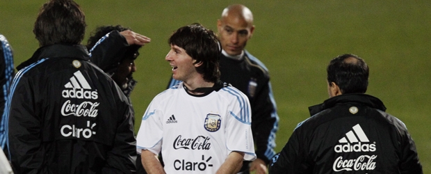 Unicef subastó camiseta de Messi para ayudar a los niños de África | AP | La camiseta de Messi con los colores del FC Barcelona saldrá a subasta entre el 2 y el 11 de julio en Ebay.