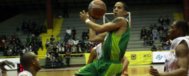Arrieros, campeón de la Copa Invitacional de Baloncesto 2010 | Archivo | Heissler Guillént fue una de las figuras del quinteto paisa. De sus manos salieron canastas claves para el triunfo ante Cúcuta Norte.