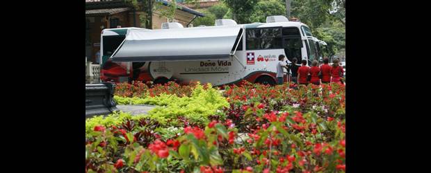 La sangre se dona en ruedas | Cortesía | Esta es la primera unidad móvil en su tipo en Medellín. Tiene todo lo confortable para que la gente done sangre.