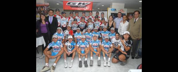 El GW hizo fiesta en su presentación | Cortesía | Ayer fue la presentación de los 22 ruteros y 3 ciclomotañistas del GW-Shimano y del Chaoyang-Essa, de la élite y sub23. Veteranos y juveniles en acción.