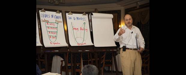 Cortesía | Adam Kahane conoce bien los procesos de diálogo en Colombia. En 1997 hizo parte de la experiencia Destino Colombia en la que se reunieron más de 40 personas a pensar el futuro del país. El año pasado, Kahane volvió al país y asegura que encontró una nación con ganas de salir adelante