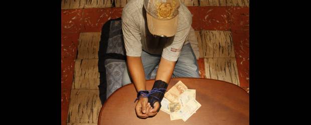 Infiernos laborales | David Sánchez | Este hombre padece una depresión mixta con ansiedad y tratan de sacarlo a flote su esposa, una sicóloga, una siquiatra, una trabajadora social y una abogada.
