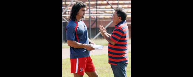 Leonel se iría en mitad de año | Archivo | El técnico Leonel Álvarez y el presidente Jorge Osorio Ciro hablan del futuro del DIM, que ya no está en la Copa pero sueña con al sexta estrella.