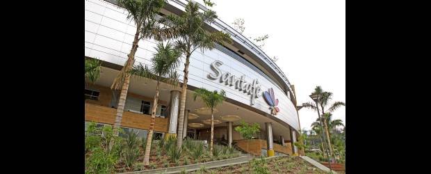 Santafé será otro centro de la ciudad | | En Santafé los medellinenses y visitantes encontrarán un mundo ideal para realizar sus compras y divertirse. Además, quienes tienen sus locales el centro comercial, encontrarán un ambiente de colegaje.
