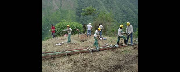 El Norte sigue sin luz por atentado en Yarumal | Cortesía Epm | La expectativa de casi 300 mil usuarios de cinco municipios del Norte es que el servicio se normalice este lunes, pero está condicionado a que el Ejército autorice la entrada de las cuadrillas. La imagen corresponde al atentado de mayo.