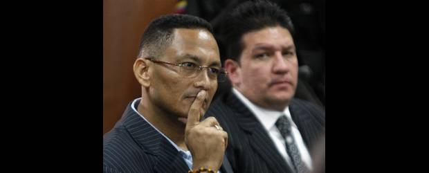 Primeras condenas a ex Auc en Justicia y Paz | Archivo | Tras desmovilizarse con el bloque Héroes de Montes de María en 2005, los ex jefes Uber Bánquez Martínez, alias "Juancho Dique" (izquierda) y Edwar Cobos Téllez, alias "Diego Vecino", confesaron sus crímenes en las Auc.