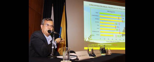 A cerrar la "llave" migratoria | Donaldo Zuluaga | Juan Antonio Nieto Escalante, secretario de Medio Ambiente de Bogotá, admitió que uno de los retos de la capital es la contaminación hídrica y el deterioro de los ecosistemas, pero subrayó logros como la recuperación de 7 kms del río, la elaboración de un mapa de vertimientos y la redefinición de polígonos en minería.