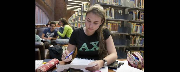 A distancia también se aprende | En la educación a distancia o semipresencial los estudiantes tienen mucho más tiempo para estudiar por su cuenta. Para ello, deben ser muy responsables y organizados.