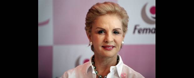 Carolina H. abrió una tienda para antojados | AP | Carolina Herrera recomienda las camisas blancas como indispensables en el ropero femenino. ¡Una no es suficiente!