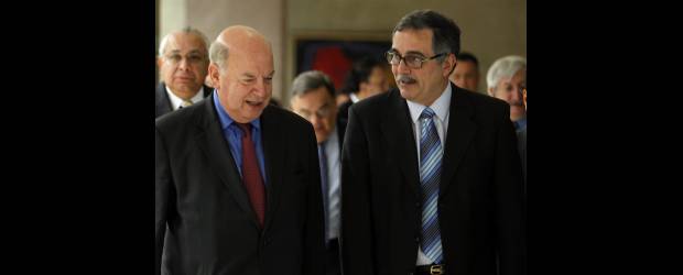 Siguen horas de alta tensión entre Costa Rica y Nicaragua | Reuters - San José, Costa Rica | Tras el anunció de la OEA de aplazar para hoy la reunión, el canciller de Costa Rica, René Castro, dijo que su país convocará un encuentro de cancilleres de la Organización si Nicaragua no retira sus tropas antes de 24 horas.