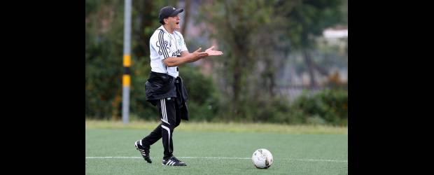 Lo de José F. Santa está en veremos | Juan Antonio Sánchez | En la Liga Postobón II el técnico José Fernando Santa suma 22 partidos al frente de Nacional, con un saldo de 10 victorias, 4 empates, 8 derrotas, 31 goles a favor, 33 en contra, 34 puntos y un rendimiento del 51,5 por ciento. Su tercera era al frente del club empezó en abril pasado, antes estuvo en 2008 y 2009.