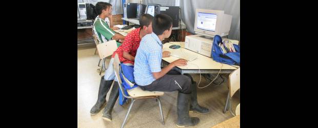 Estrategias para colegiales primíparos | Archivo | En la Institución Educativa de María y la Institución Educativa San Luis, de Yarumal, se adecuaron salas de cómputo para la articulación con la media.