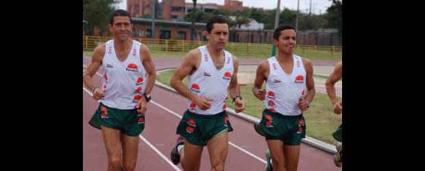 Contra "jauría" africana toca la gavilla | Cortesía | Diego Colorado, William Naranjo y Jason Gutiérrez son los integrantes del equipo Atletas con Porvenir que estarán en San Silvestre. A ellos se sumarán John Tello (Olímpica). Javier Guarín (Mineraldex) y Gerald Giraldo (independiente), quienes harán un sexteto de temor en la carrera del 31 de diciembre.