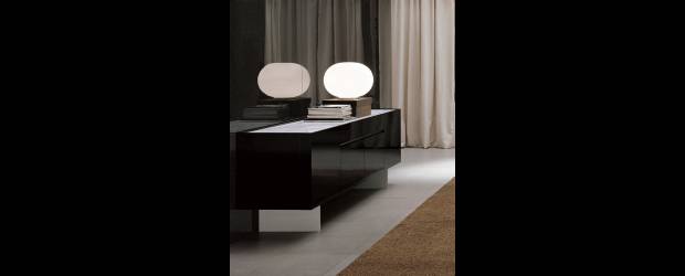 Fundido en negro | | Los tonos crema acompañaban bien un mueble lacado negro.