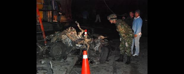 Si empresa pagó vacuna se va del país: Santos | Colprensa | El atentado con el carrobomba, el pasado fin de semana en Popayán, fue atribuido inicialmente al Eln. Por este ataque murió una persona y otras 16 quedaron heridas según informes preliminares de las autoridades. El presidente Santos precisó que estas acciones se dan por el acorralamiento de la guerrilla.