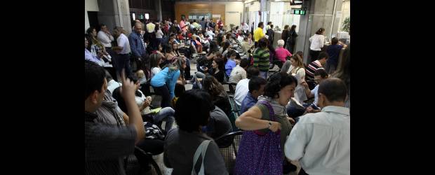 Inquietan demoras en trámite de pasaporte | Robínson Sáenz | A partir de esta semana entrarán en funcionamiento otros dos equipos, que permitirán gestionar en promedio 200 pasaportes diarios.