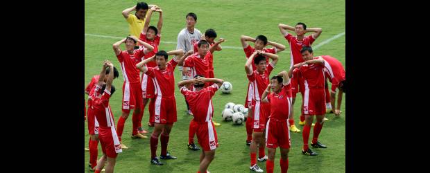 Boca cerrada en Corea | Manuel Saldarriaga | Corea del Norte hizo ayer en la mañana su primer entrenamiento en territorio antioqueño. También practicaron en la tarde, en el Polideportivo Sur de Envigado. A los coreanos solo se les pudo apreciar desde lejos, nada de entrevistas.