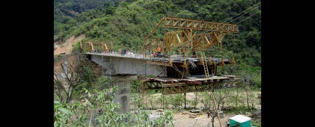 Hidroituango, en pausa por líos entre contratistas | Donaldo Zuluaga | El valor del proyecto es de 3.000 millones de dólares y permitirá atender el 19% de la demanda del país. Ya se construyen vias y puentes en la zona.