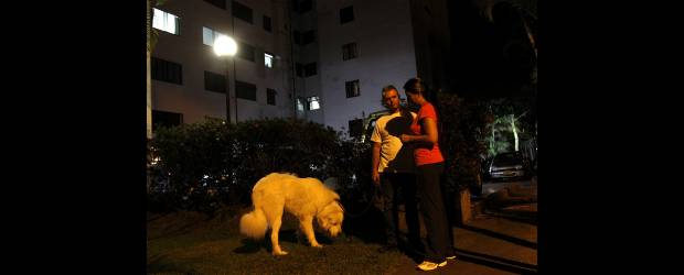 Zonas comunes no pagan alumbrado | Edwin Bustamante | Zonas comunes de edificios y urbanizaciones no están obligados a pagar el impuesto de alumbrado público, pero se sigue cobrando a cada propietario.
