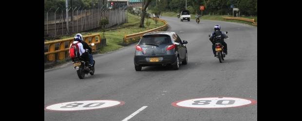 Ojo a velocidades permitidas | Juan Antonio Sánchez | Solo en la avenida Regional y en la autopista Sur, en las calzadas que están pegadas al río Medellín, se puede transitar hasta 80 kilómetros por hora. En las demás vías, no exceda los 60 kilómetros.