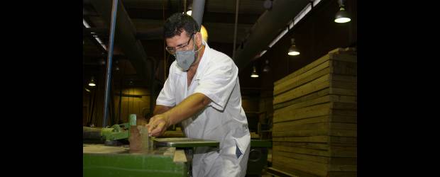 Carpinteros: que estén capacitados | Álvaro José Cardona Correa, instructor del Centro Tecnológico del Mobiliario del Sena, asevera que a la hora de contratar un carpintero se debe tener en cuenta que la persona sea capacitada, tenga su acreditación y esté recomendada.