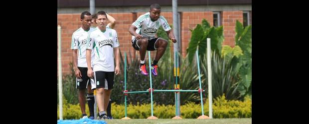 En alerta quedaron los jugadores verdes | Róbinson Sáenz | Nacional trabajó ayer en Guarne, donde el técnico Santiago Escobar probó con Dorlan Pabón abierto al igual que Avilés Hurtado para que Diego Álvarez y Carlos Rentería estén arriba. Eso apenas fue en unsayo para recibir a Millos.
