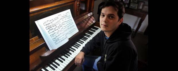 El concierto de Camilo sonó primero en La Habana | Manuel Saldarriaga | Para el concierto que sonó en el Instituto Superior de Artes de La Habana, en Cuba, Camilo viajó a la ciudad para ensayar con los músicos, que también son jóvenes y de un alto nivel, según explica el compositor. Se vino feliz, porque su propuesta se interpretó "muy bien", profesionalmente. La obra la escribió entre 2008 y 2009, como trabajo de grado.