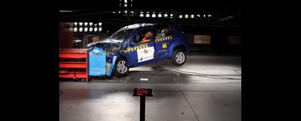 Seguridad de algunos autos aún es débil | También el Fiat Uno fue sometido a la prueba de choque frontal (en la gráfica) con calificación de una estrella.