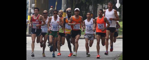 Colorado suma 9 triunfos en el año | Julio César Herrera | Diego Colorado ganó los 12K de la Carrera Navideña de Cotrafa.