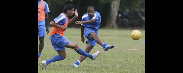 DIM decide hoy si se queda con Mosquera | Juan Antonio Sánchez | Luis Fernando Mosquera estaría más cerca de Nacional que del Medellín para la próxima temporada. En Santa Fe esperan la respuesta hoy de los rojos.