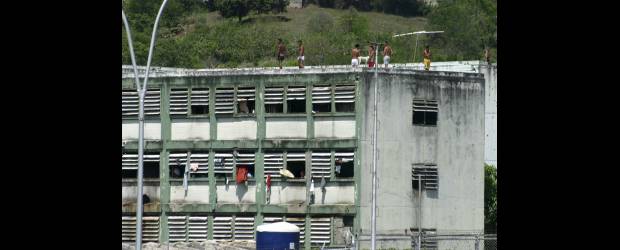El cáncer penitenciario carcome a Venezuela | Centro Penitenciario Yare, Cortesía De El Universal De Caracas | Hasta octubre del año pasado se habían reportado 487 muertes en los penales venezolanos, cifra que supera a la de 2010 cuando se registraron 476 asesinatos, según el Observatorio Venezolano de Prisiones. La efectividad de las cáceles como centros de reeducación en Venezuela se encuentra en entredicho.