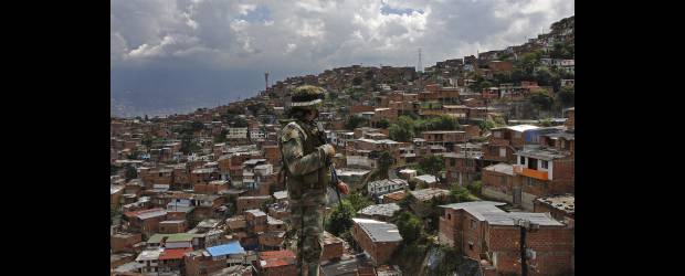 Medellín mejoró en ranquin de seguridad | Henry Agudelo | De acuerdo con el consultor de seguridad ciudadana, Diego Corrales, la tasa actual de homicidios, que se ubica hoy en 70 muertos por cada 100 mil habitantes, está muy por debajo de la registrada en 1991, año en el que alcanzó los 381 homicidios. En 2007 se logró una tasa de 34 homicidios, la más baja jamás registrada en los informes del Consejo Ciudadano para la Seguridad Pública.