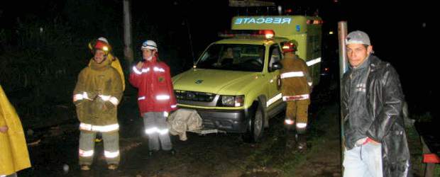 Alud destruyó tres casas en Palmitas | Rodrigo Martínez | Funcionarios del Simpad, bomberos de Medellín y personal del Túnel Fernando Gómez Martínez atendieron la emergencia. Fueron evacuadas seis familias.