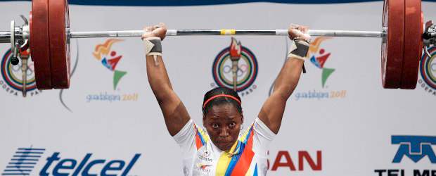 Medalla de plata para Colombia en el levantamiento de pesas | Reuters | La colombiana impuso un nuevo récord en el envión.