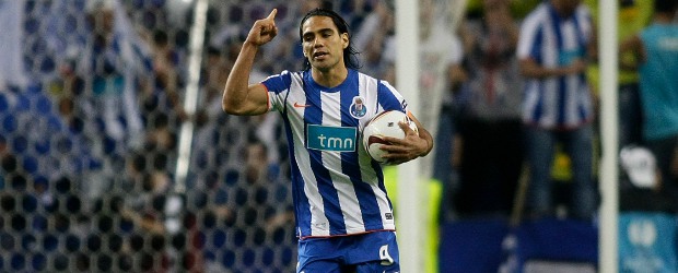 En Europa Falcao es un rey | Reuters | Con sello colombiano el Porto venció 5-1 al Villarreal en el juego de ida de la semifinal. Falcao García fue la gran figura al anotar cuatro goles. Fredy Guarín aportó el otro tanto.