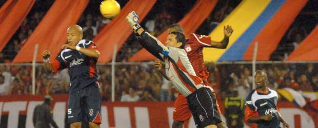 Aldo Bobadilla, arquero del Independiente Medellín. | Colprensa, Cali | El arquero Aldo Bobadilla, quien recibe el respaldo de Juan Esteban Ortiz, tuvo importantes intervenciones para evitar más goles del América. En la acción que significó el tanto del triunfo americano, nada podía hacer.