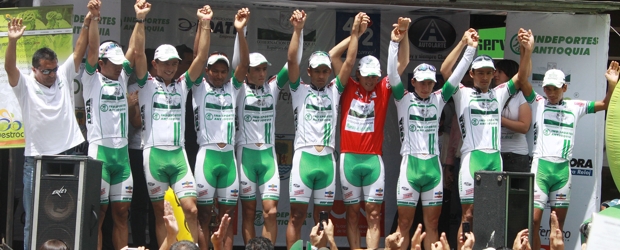 La última etapa, disputada este domingo en Medellín, fue ganada por Jairo Alonso Salas. Óscar Sevilla, de Indeportes Antioquia-Aguardiente Antioqueño, conquistó esta versión. | Róbinson Sáenz | La última etapa, disputada este domingo en Medellín, fue ganada por Jairo Alonso Salas. Óscar Sevilla, de Indeportes Antioquia-Aguardiente Antioqueño, conquistó esta versión.