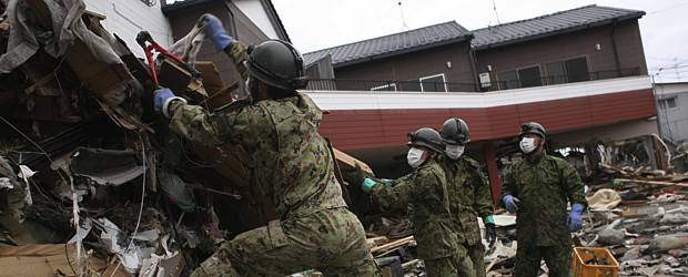 Daños en la planta de Fukushima, la mayor preocupación tras terremoto en Japón | AP | Las autoridades siguen con la búsqueda de las personas reportadas como desaparecidas.