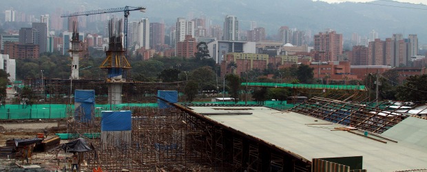 No hay más plazo para el puente de la 4sur | Archivo | El Puente de la 4sur tiene un costo de 187.000 millones de pesos. El avance de la obra, que se entregará entre marzo o abril, es cercano al 90 por ciento.
