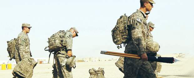 Ataque en Irak no evita salida de E.U. | Thaier Al-sudani, Reuters - Nassiriya, Irak | El lugar del ataque fue la sede del Ministerio de Defensa durante el gobierno de Saddam Hussein, luego lo convirtieron en un centro de reclutamiento y una base militar, tras la invasión de Estados Unidos en 2003. Las tropas estadounidenses siguen su proceso de retirada que concluirá en dos semanas.