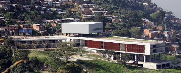 El Colegio Santo Domingo Savio, de ObraNegra, ganó la Bienal Colombiana de Arquitectura. | Hernán Vanegas | El Colegio Santo Domingo Savio, de ObraNegra, ganó la Bienal Colombiana de Arquitectura.