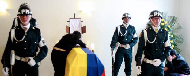 Este lunes será el sepelio del soldado William Domínguez | Colprensa-Raúl Palacios | La velación del soldado William Domínguez se cumple en Capillas de la Fe en Bogotá.