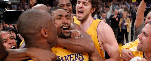 Lakers vence a Suns con agónica canasta de Artest | AP | Ron Artest le dio la ventaja nuevamente a los Lakers en la serie de playoffs finales en la Conferencia Oeste ante los Suns. El equipos de Los Ángeles aspira a defender el título de la NBA.