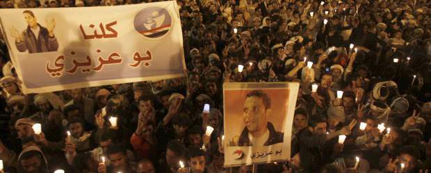 No se apaga la llama que inspiró al mundo árabe | Khaled Abdullah, Reuters - Saná, Yemen | Varios países árabes conmemoraron el primer aniversario del comienzo de la "revolución" y recordaron al joven Bouazizi.