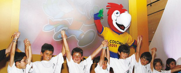 Vuelo mundial se dará el papagayo | Colprensa | El diseño de la mascota duró cuatro meses y participaron la Federación de Colombia y la Fifa. Es una guacamaya roja. Representa la biodiversidad que tiene el país en aves, uno de los dos primeros del mundo en ese aspecto.