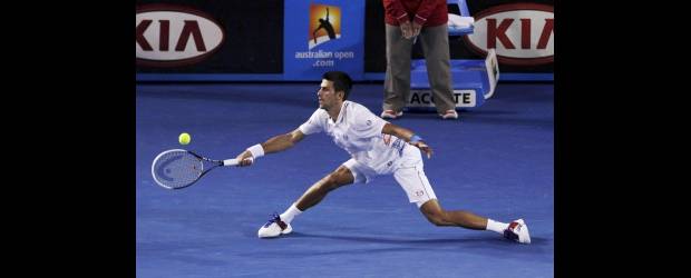 Reuters | El serbio lució un poco debilitado en el segundo set en contra de Ferrer pero logró mantenerse para avanzar a un duelo de semifinales en contra del cuarto preclasificado Andy Murray el viernes.