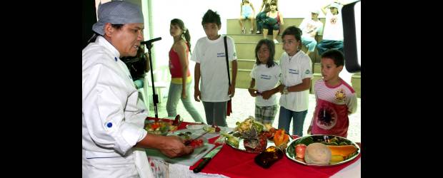 El paladar que abre el mundo | Juan Antonio Sánchez | La corporación imagineros creó unas jornadas de gastronomía internacional con un objetivo: demostrarles una vez más a los muchachos de la comuna 3 que el mundo no se acaba en la esquina.